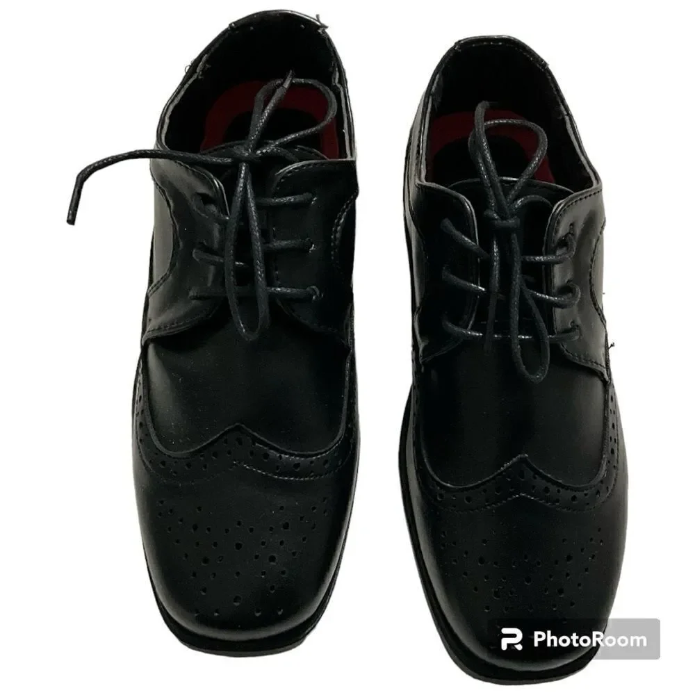Josmo classic dress wing tip Oxford shoes. NWOT
